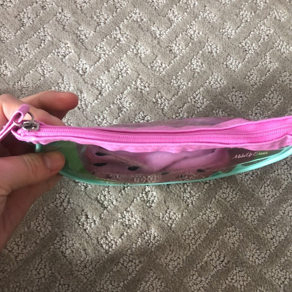 The Original Makeup Eraser watermelon with pouch - Picture 6 of 8